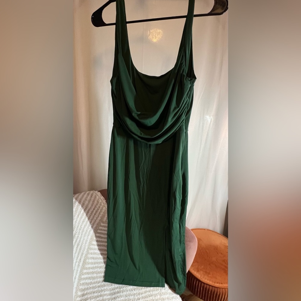 Green Scoop Neck Midi Dress - Picture 2 of 4